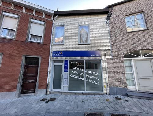                                        Commerce à louer à Lede, € 450
