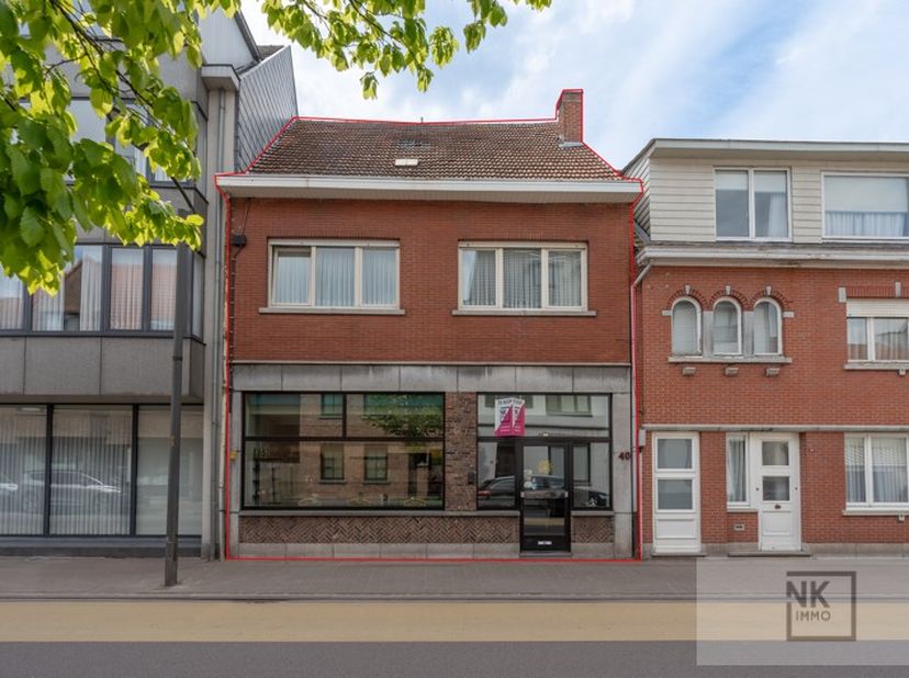 In dit ruime pand aan de Koeistraat te Arendonk werd jaar en dag een bloeiende beenhouwerij uitgebaat.&lt;br /&gt;
Er kan opnieuw een handelspand in onderge