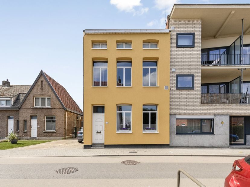 Bent u op zoek naar een woning die ruimte, comfort én een topligging combineert? Dan is deze charmante woning net buiten het centrum van Mechelen prec