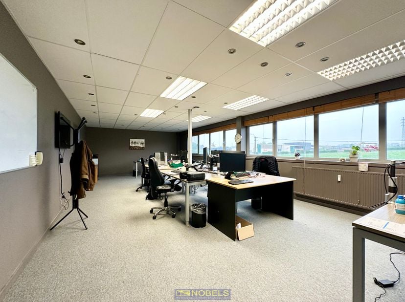 Te huur, kantoorruimte op eerste verdieping in een multifunctioneel bedrijfsgebouw te Zottegem&lt;br /&gt;
&lt;br /&gt;
Bent U op zoek naar een gebouw die uw bedr