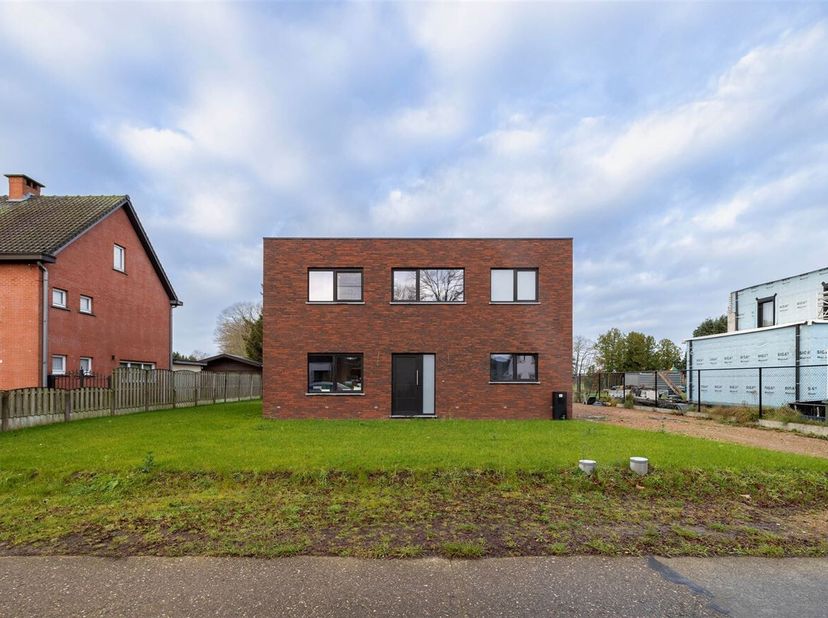 Moderne energiezuinige nieuwbouw met 4 slaapkamers&lt;br /&gt;
Uw droomwoning wacht op u! Welkom in deze prachtige vrijstaande nieuwbouwwoning, waar comfort
