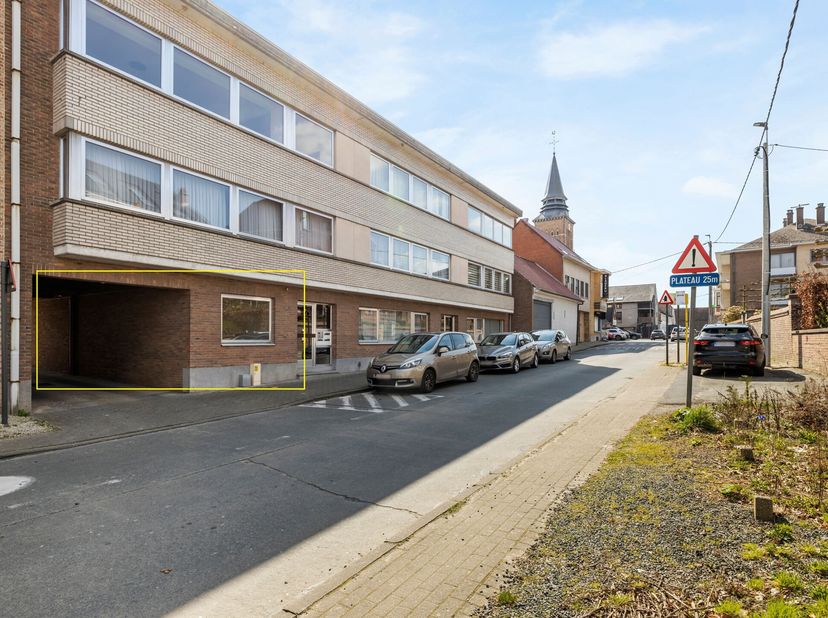 A Schepdaal, (quartier de Dilbeek) nous vous proposons cet agréable appartement au rez-de-chaussée. L&#039;appartement est divisé comme suit : hall d&#039;entré