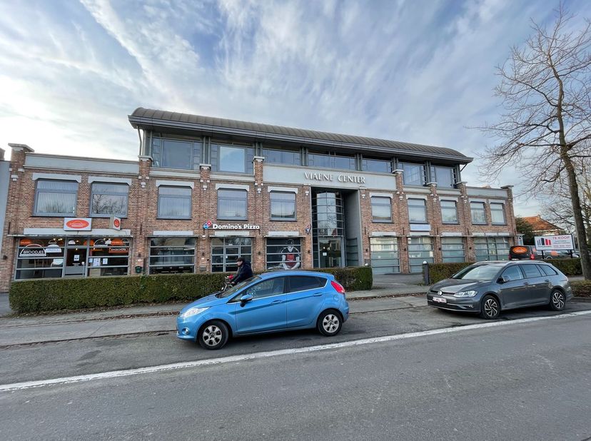 Bien professionnel à vendre
                    à 8000 Sint-Pieters