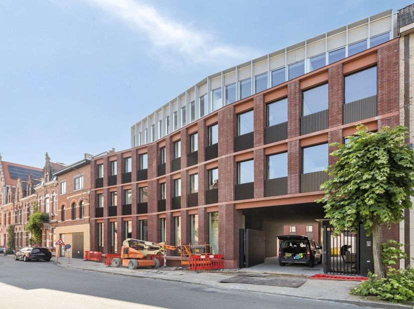 DÉCOUVREZ VOTRE CHAMBRE D&#039;ÉTUDIANT LE 28/06/2025&lt;br /&gt;
La résidence Amand 47 se trouve sur la très animée Sint-Amandsplein à Courtrai. Dans les enviro