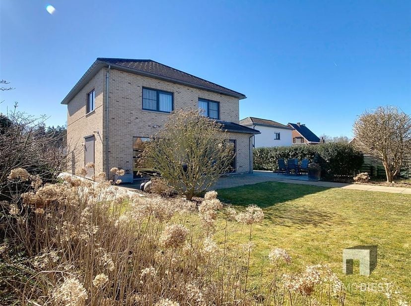 Ruime en instapklare woning  in Tessenderlo&lt;br /&gt;
Deze prachtige woning, gelegen aan de Sparrenweg 64 in Tessenderlo, biedt een combinatie van ruimte,