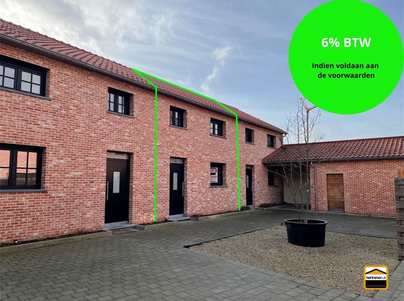 Gesloten bebouwing in prachtig gerenoveerde hoeve met 4 slaapkamers en tuin&lt;br /&gt;
Deze woning wordt verkocht onder het stelsel van 6% btw, indien U vo