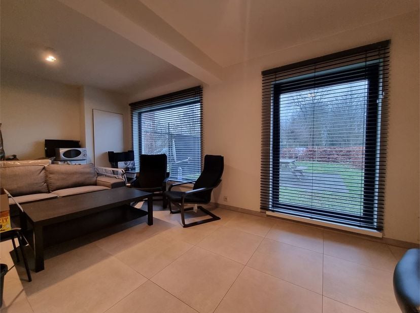 Volledig gerenoveerde tweewoonst op 3a 31ca, vlakbij Zonhoven-centrum&lt;br /&gt;
&lt;br /&gt;
Indeling unit 1&lt;br /&gt;
Gelijkvloers: inkomhal met toilet, leefruimte