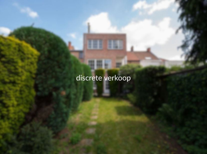 Discreet aanbod – Karaktervolle herenwoning met veel potentieel&lt;br /&gt;
&lt;br /&gt;
In alle discretie bieden wij u deze goed onderhouden, karaktervolle heren