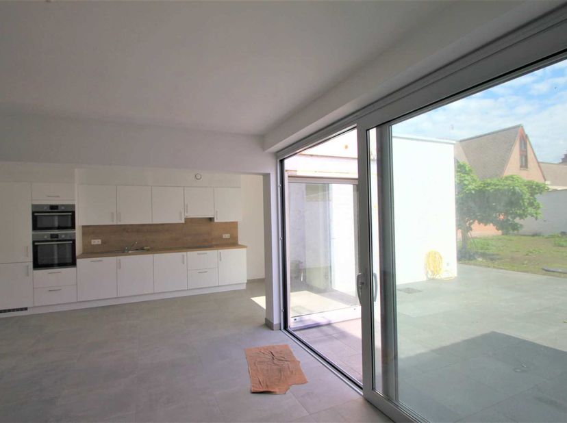 Prachtig gerenoveerd gelijkvloers appartement met zeer grote tuin in het centrum van Mechelen&lt;br /&gt;
Dit appartement is in 2019 volledig gerenoveerd me
