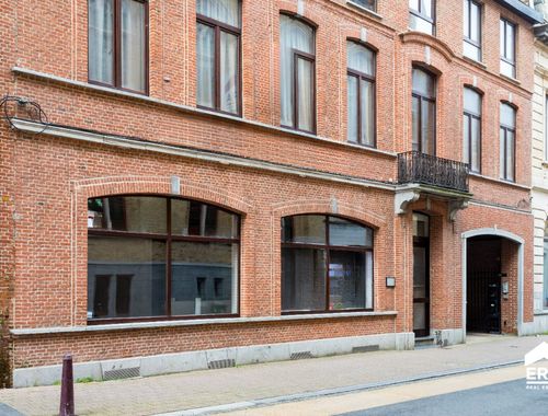                            Rez-de-chaussée commercial à louer à Poperinge
