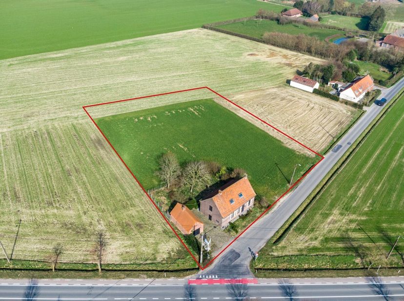 Uniek perceel bouwgrond van 4520 m2 met prachtige verzichten, op een boogscheut van centrum Pittem.&lt;br /&gt;
Het perceel is goed bereikbaar en bevindt zi
