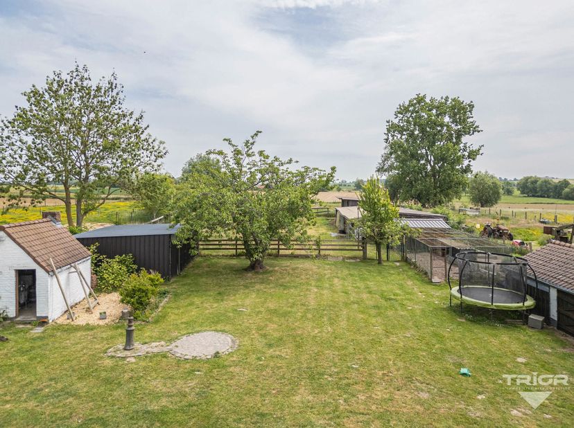 Amoureux de chevaux et de nature, cette propriété est faite pour vous ! TRIOR Nivelles a le plaisir de vous proposer cette ravissante fermette, située