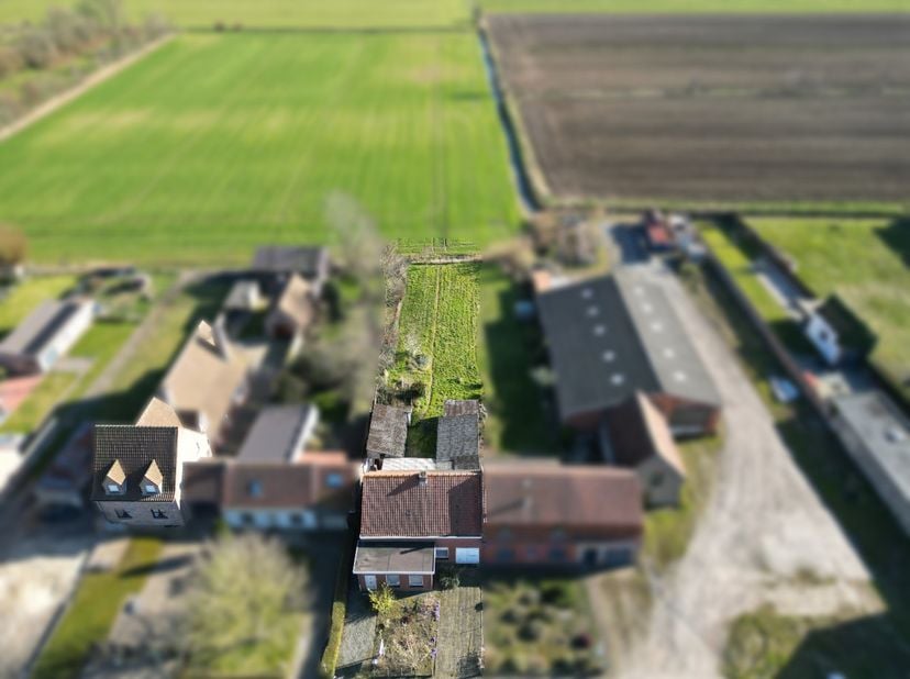 Ben je op zoek naar een unieke kans om jouw droomwoning te realiseren op een rustige, landelijke locatie? Dan is deze bouwgrond precies wat je zoekt!&lt;
