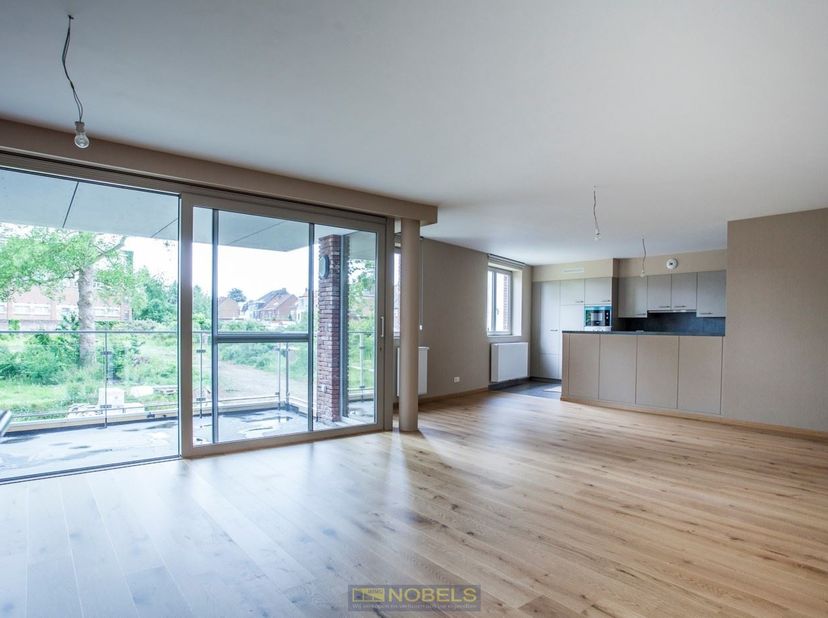 A louer, appartement de 3 chambres à coucher avec terrasse, cave et emplacement à Ronse.&lt;br /&gt;
&lt;br /&gt;
Cet appartement MODERNE et économe en énergie of