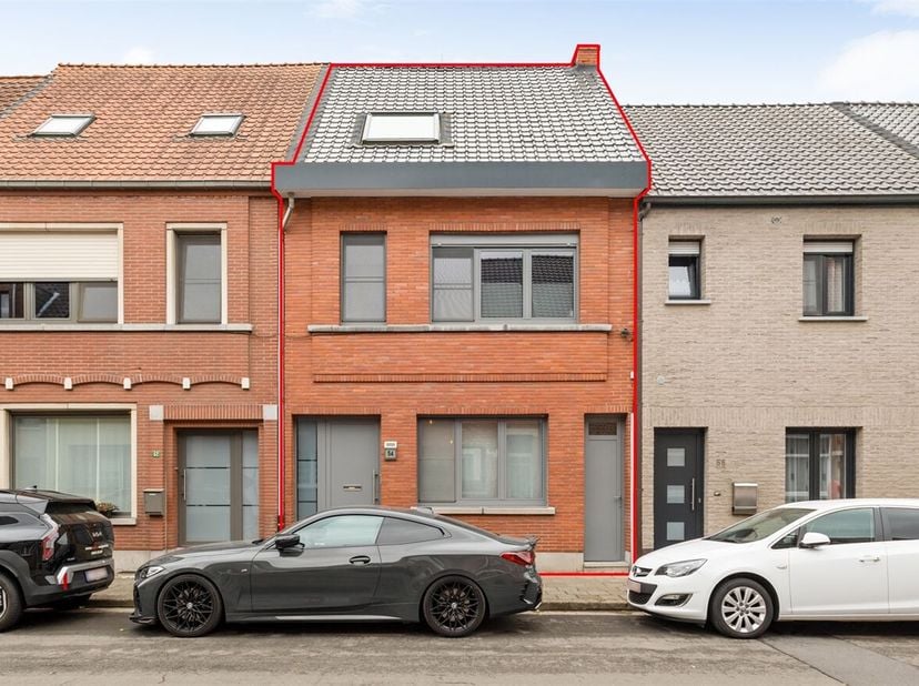 Ruime woning met tuin en 3 slaapkamers. &lt;br /&gt;
Ligging:&lt;br /&gt;
De woning is gelegen in het charmante Kruibeke. U geniet er van een goede bereikbaarheid
