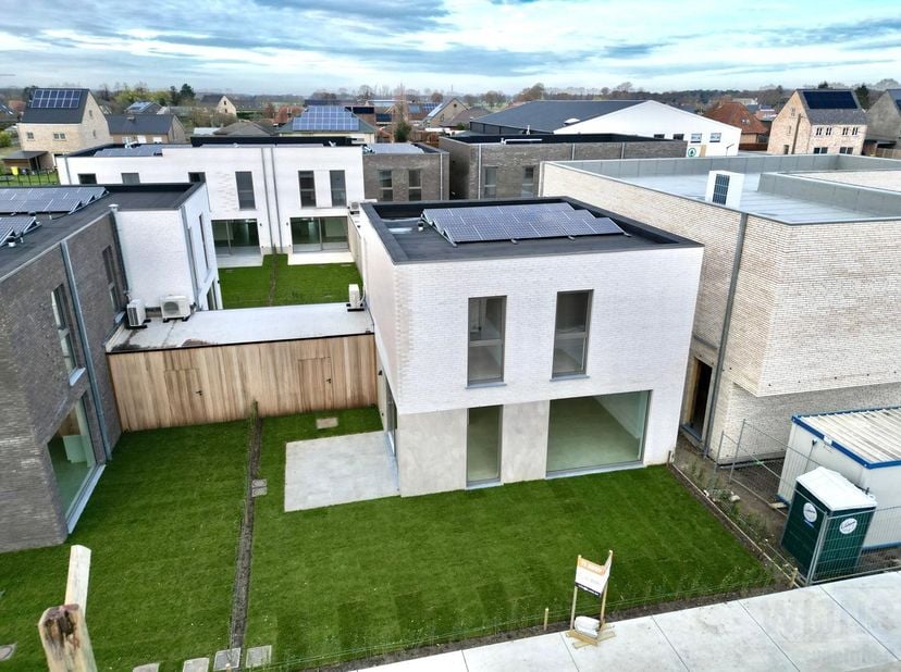 Nieuwbouwwoning met mogelijkheid tot aankoop à 6% BTW. &lt;br /&gt;
Deze halfopen bebouwing is zeer rustig gelegen op een woonerf in Wiekevorst, een deelgem