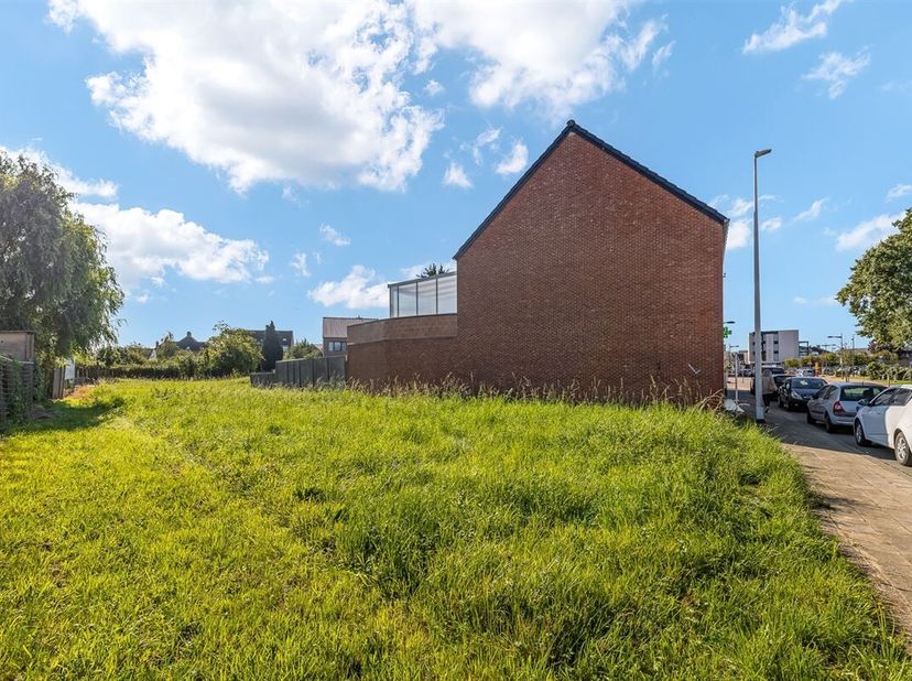 Projectgrond in centrum Paal voor appartementen aan de voorzijde en OB woning aan de achterzijde. &lt;br /&gt;
Belangrijkste troeven: &lt;br /&gt;
- Top ligging i