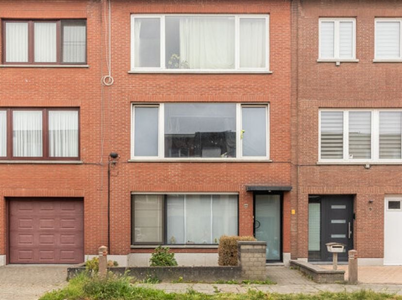 [[ DIT PAND NEEMT DEEL AAN DE ERA OPEN HUIZEN DAG OP 14/6 VAN 16:00 TOT 17:00 ]]In een rustige straat te Boechout, kan je dit zeer goed onderhouden ge