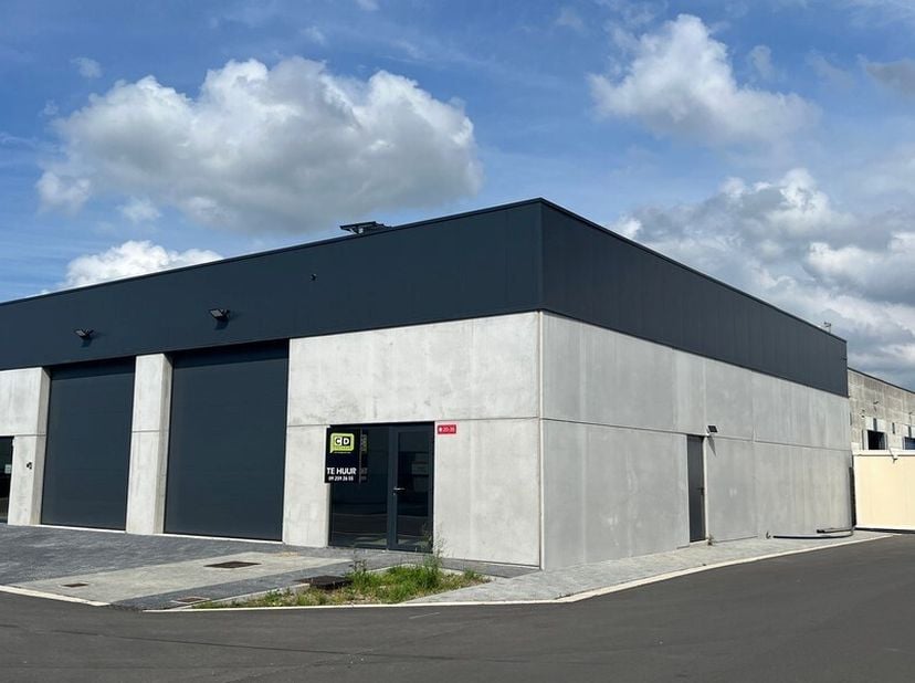 198m² nieuwbouw opslagruimte met 1 bovengrondse parking&lt;br /&gt;
Ligging: in gloednieuw bedrijvenpark De Melkerij vlot bereikbaar via R4&lt;br /&gt;
Specificat
