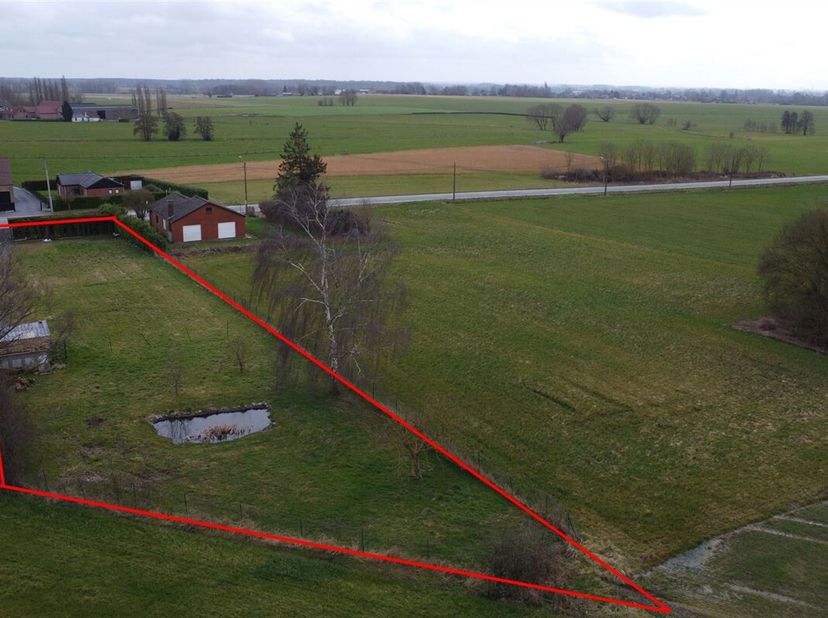 Rumes : Vaste terrain à bâtir à l&#039;entrée de Rumes. Superficie cadastrale : 20 ares 56 centiares. largeur de façade : +- 18m. Vue dégagée sur l&#039;arrière
