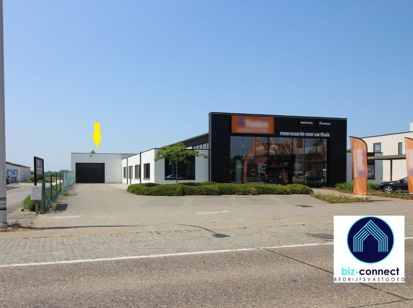 Zeer geriefelijk magazijn op een makkelijk te bereiken locatie met een commerciële meerwaarde op de belangrijkste invalsweg naar Maldegem.&lt;br /&gt;
Direc