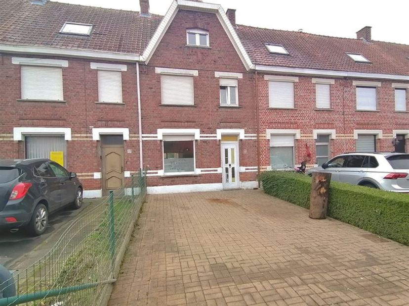 Te koop: Woning met loods te Roeselare&lt;br /&gt;
&lt;br /&gt;
Zeer goed gelegen woning met ruime tuin en grote garage/werkplaats&lt;br /&gt;
&lt;br /&gt;
Deze woning biedt