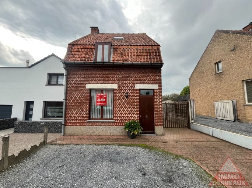 Vrij op 1/11/2025&lt;br /&gt;
&lt;br /&gt;
Deze charmante woning met zijoprit en een lange, verzorgde tuin is gelegen in het rustige Geluveld. De tuin beschikt ov