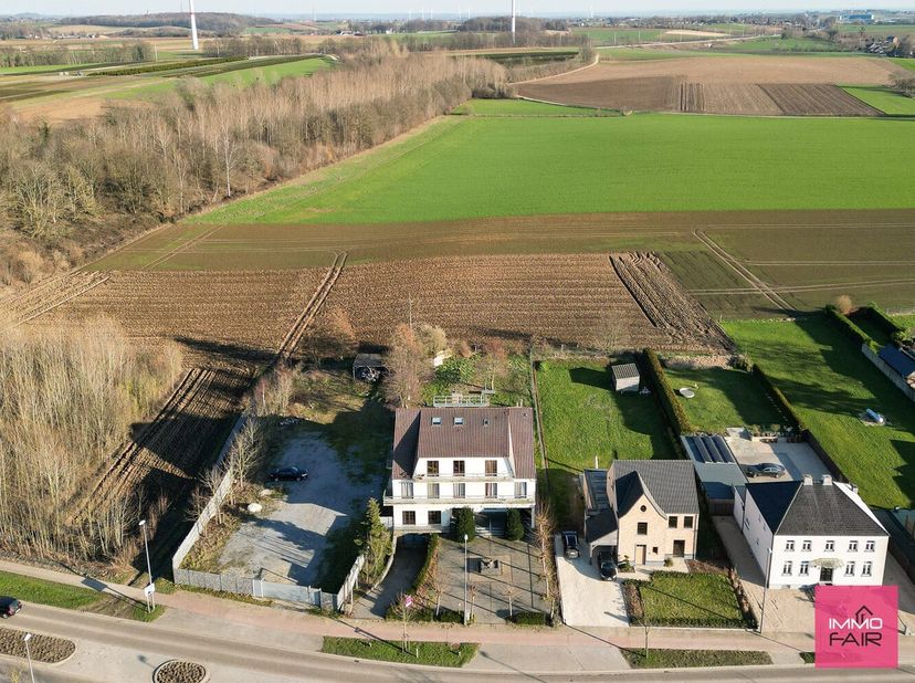 Dit hotel is gelegen in &#039;s Herenelderen, een deelgemeente van Tongeren. Dit charmante hotel beschikt over 14 kamers en een perceel van maar liefst 275