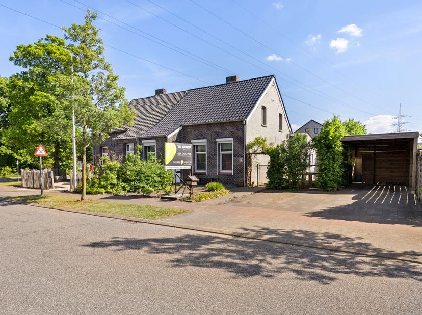 Deze woning gelegen in Pelt ligt in de Hospitaalstraat op een leuk perceel van 6a30ca. Je geniet hier van een goede verbinding naar de omliggende buur