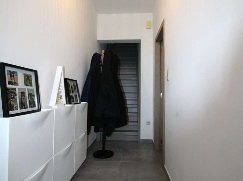 Wij bieden in het unieke en bruisende Hoegaarden een zeer fijne, instapklare eengezinswoning te koop aan. Recent gerenoveerd met veel smaak en warme m