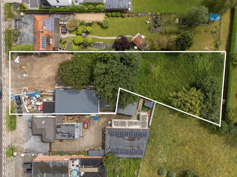 Deze grond met magazijn is gesitueerd op een strategische locatie te Booischot, Heist-op-den-Berg en heeft een totale oppervlakte van 2290 m². De eige