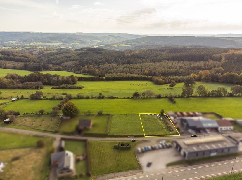 L&#039;agence Antoine Immobilier de Stavelot vous propose à la vente cette belle parcelle à bâtir de 1219m2 entièrement en zone d&#039;habitat à caractère rural