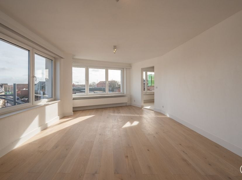 Ruim hoekappartement gelegen nabij de Lippenslaan, het station en Duinenwater.&lt;br /&gt;
Indeling: inkomhall, ruime leefruimte met halfopen keuken voorzie
