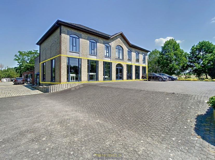 À louer, espace commercial (+/- 400m²) avec parking dans un emplacement extrêmement avantageux à Audenarde&lt;br /&gt;
&lt;br /&gt;
À la recherche d’un espace com
