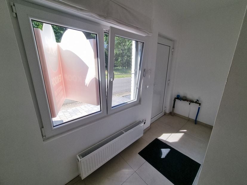 Gerenoveerde halfopen gezinswoning met 2 slpks, op een perceel van 6a 65ca.&lt;br /&gt;
Uiterst rustig gelegen in een groene omgeving.&lt;br /&gt;
&lt;br /&gt;
Bouwjaar