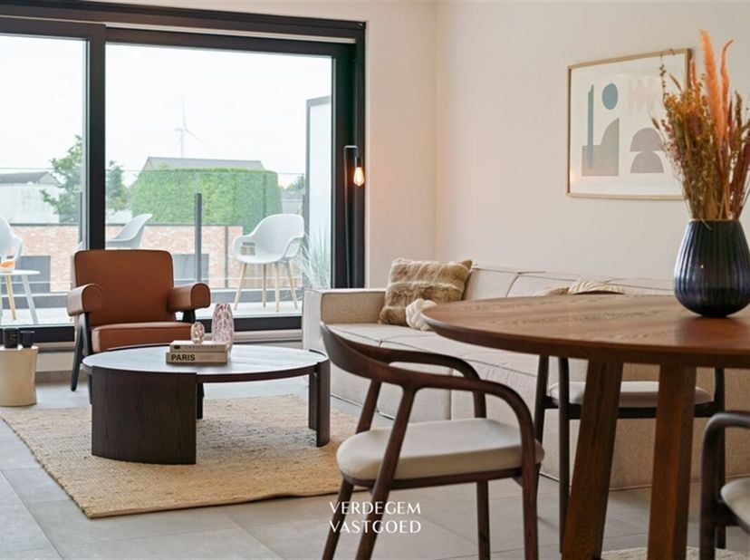 Bezoekmoment: zondag 22 juni van 14:00 tot 16:00&lt;br /&gt;
Ligging&lt;br /&gt;
Dit twee slaapkamer appartement situeert zich in het hart van Evergem - Kluizen.&lt;