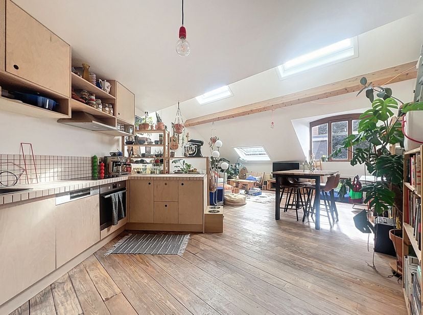 Cet appartement unique d&#039;une chambre est situé dans l&#039;Azaleastraat, une rue calme de la Victor Braeckmanlaan, offrant un accès facile au centre-ville