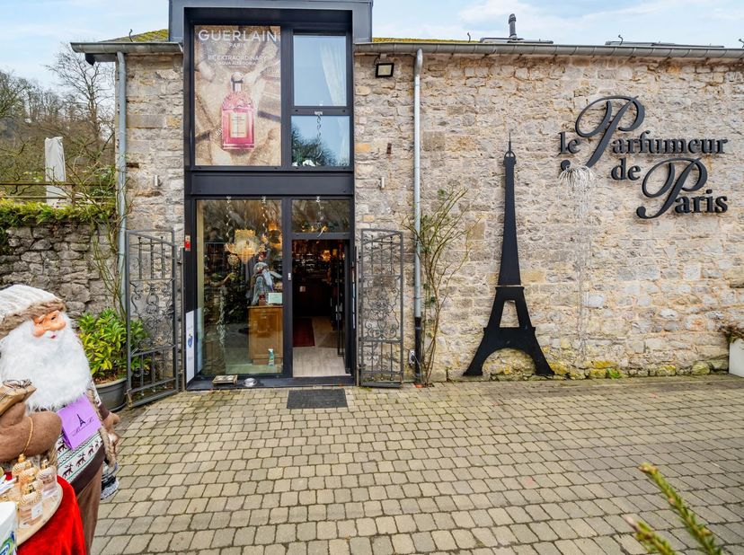 Over te dragen handelsfonds, uitgebaat als parfumerie en ideaal gelegen.&lt;br /&gt;
EBIMMO biedt u deze unieke kans om de parfumerie &quot;Le Parfumeur de Paris