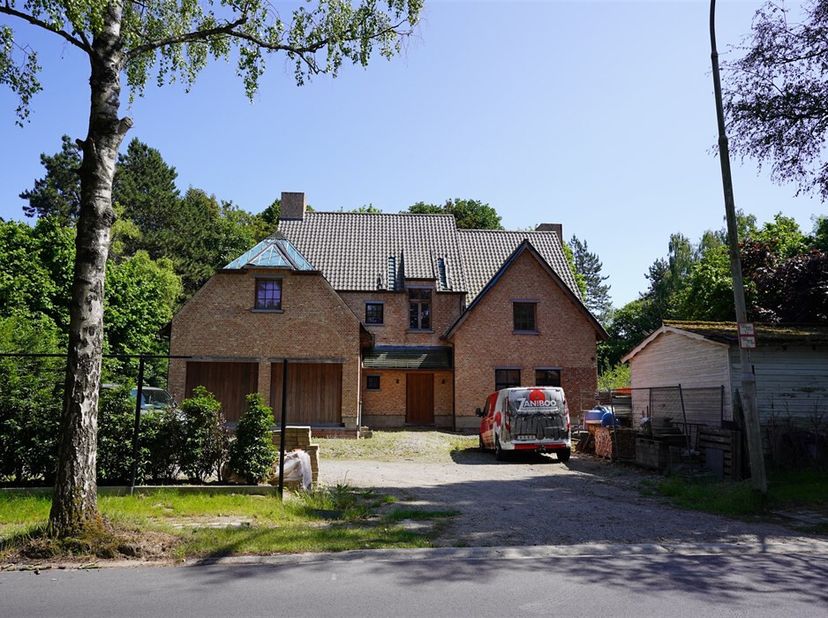 Unieke villa op zonnig perceel van 1.461 m² met hoogwaardige structuur en afwerkingsvrijheid!&lt;br /&gt;
Dit stijlvolle project combineert kwaliteitsvolle