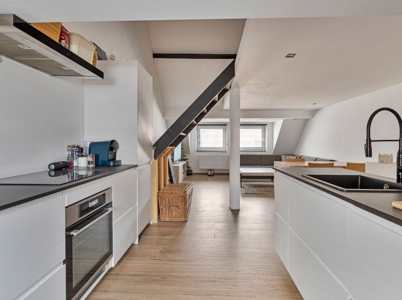 Blankenberge: Maison partiellement rénovée avec 3 chambres à vendre à Blankenberge. Cette maison a déjà été partiellement rénovée et peut être terminé