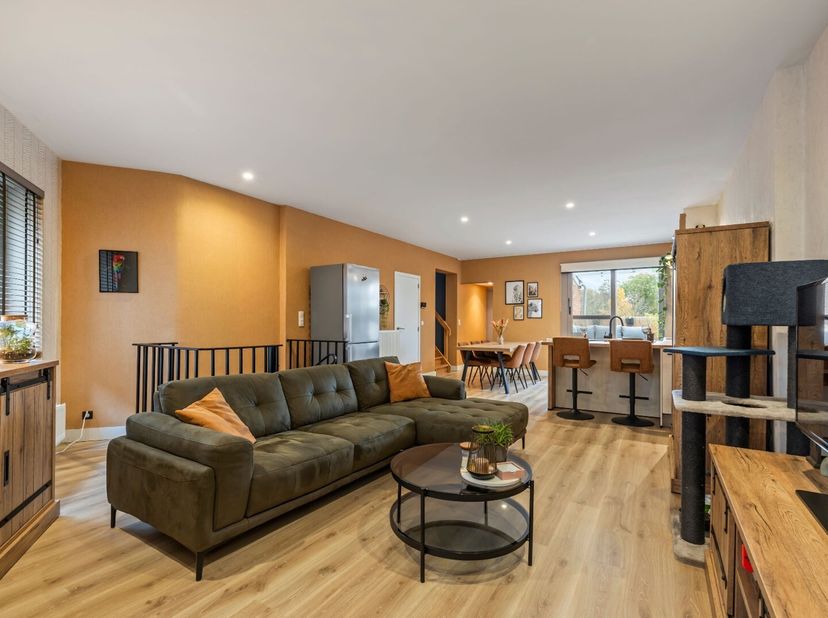 Bent u op zoek naar een instapklaar duplex appartement op een centrale ligging in Temse? Gevonden!&lt;br /&gt;
Dit appartement is gerenoveerd in 2017 en is