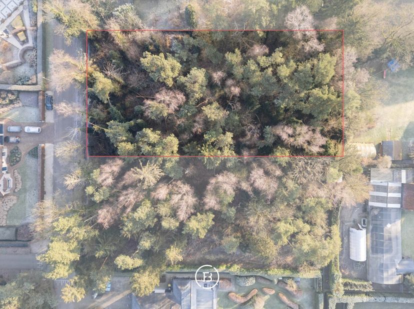 Situé dans un environnement très calme et résidentiel à Retie, nous trouvons ce terrain unique de pas moins de 2.415 m².&lt;br /&gt;
Largeur du terrain : 35