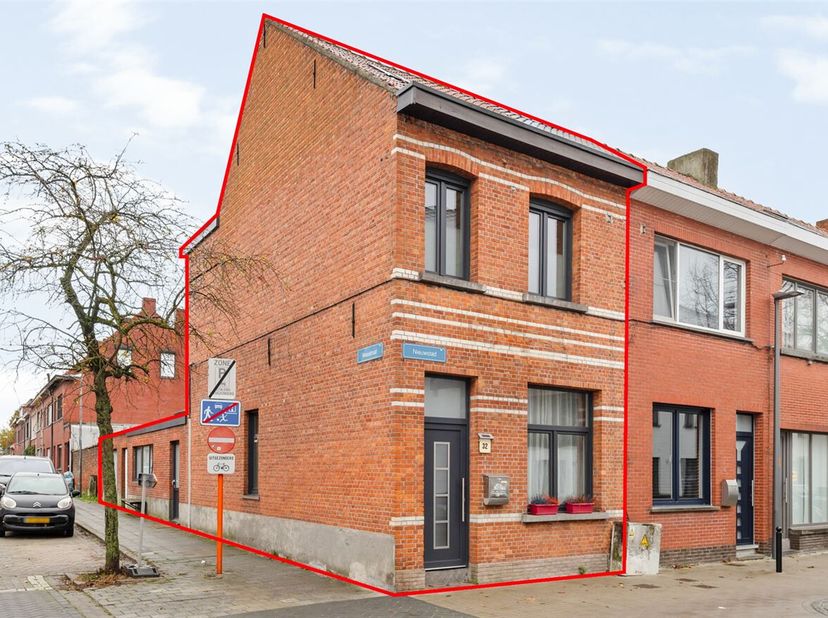 Op te frissen woning met potentieel in centrum Turnhout&lt;br /&gt;
Welkom aan Nieuwstad 32, Turnhout! Deze charmante woning biedt een ideale basis voor wie