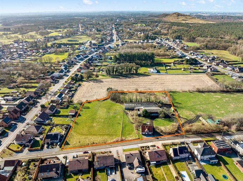 Te renoveren woning op 1ha28a op rustige toch centrale ligging in Stal (Beringen) &lt;br /&gt;
Deze woning wordt verkocht via een biedigsproces dat minimaal