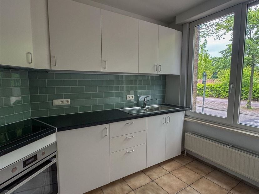 Spacieuse maison rénovée avec 4 chambres et cour à Wilrijk !&lt;br /&gt;
Cette maison prête à l&#039;emploi avec 4 chambres et 2 salles de bain est située au cen