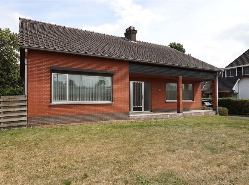 Verrassend ruime gezinswoning met 5 slaapkamers op een knap perceel van 14a 78ca&lt;br /&gt;
Omgeving:&lt;br /&gt;
+ Centrale ligging nabij het stadscentrum van H