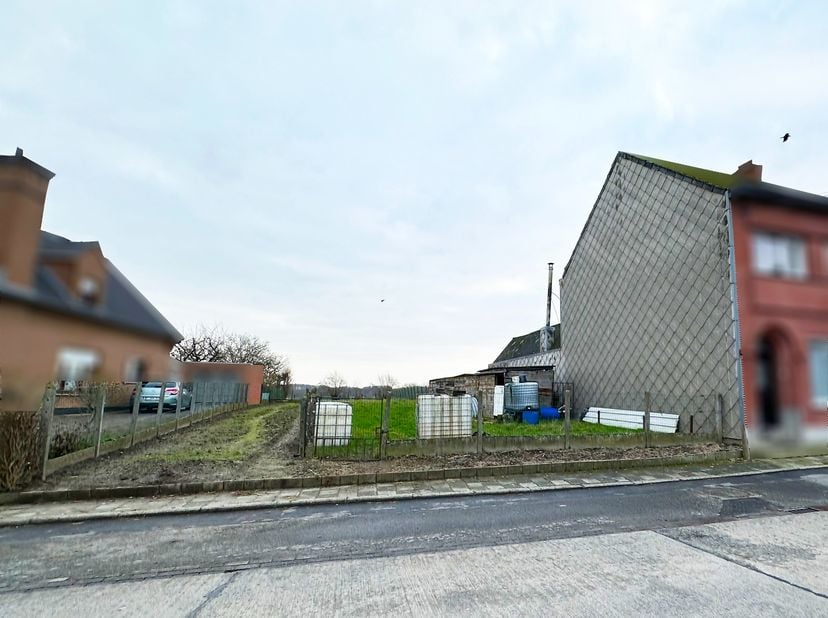 PERCEEL GROND (995M²) gelegen in woongebied met landelijk karakter NABIJ HET BRAKELBOS. U beschikt over een MOOIE STRAATBREEDTE VAN 13,50 METER en een