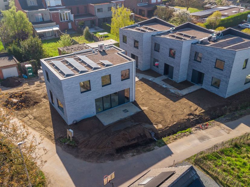 Nieuwbouwwoning (BEN-woning: E-peil 20 of lager) in doodlopende straat genaamd Biesaerdeweg.&lt;br /&gt;
In een zeer rustige omgeving zullen 2 halfopen bebo