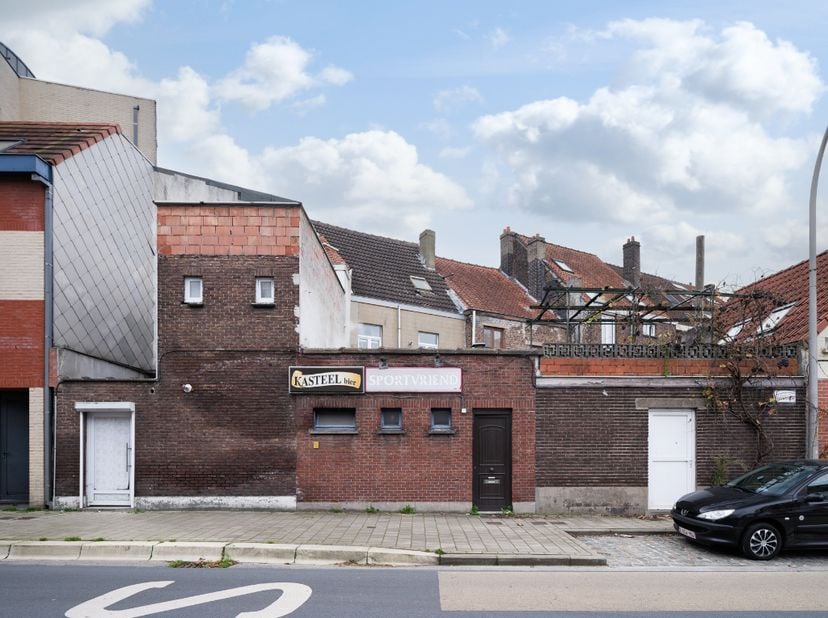 Handelshuis met groot potentieel en gegeerde ligging te Gentbrugge&lt;br /&gt;
&lt;br /&gt;
Dit handelspand met woonst is zeer gunstig gelegen in het centrum van