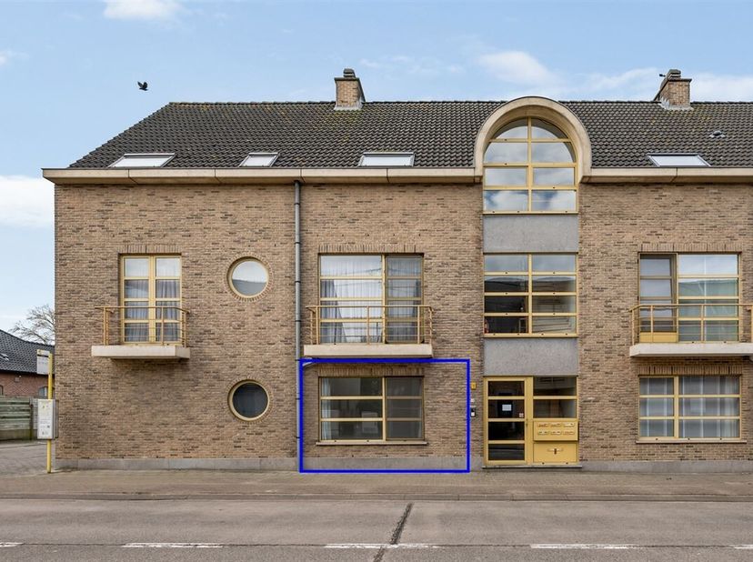 Charmant 1-slaapkamerappartement  te Onze-Lieve-Vrouw-Waver.&lt;br /&gt;
Dit instapklare appartement is gelegen op de gelijkvloerse verdieping van een klein